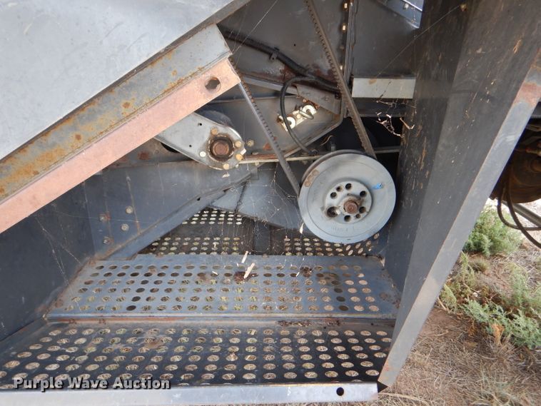 image for item FG9788 2001 Caterpillar Lexion 470 combine