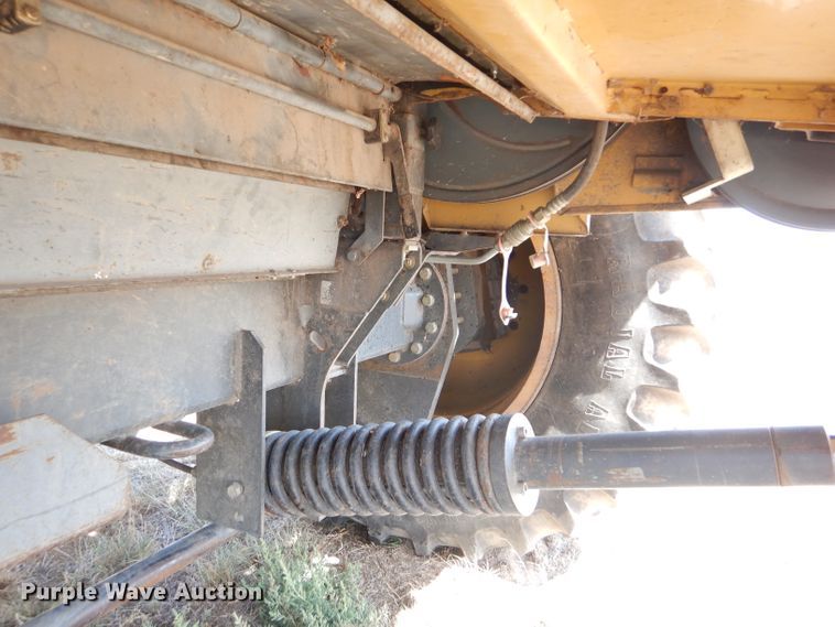 image for item FG9788 2001 Caterpillar Lexion 470 combine