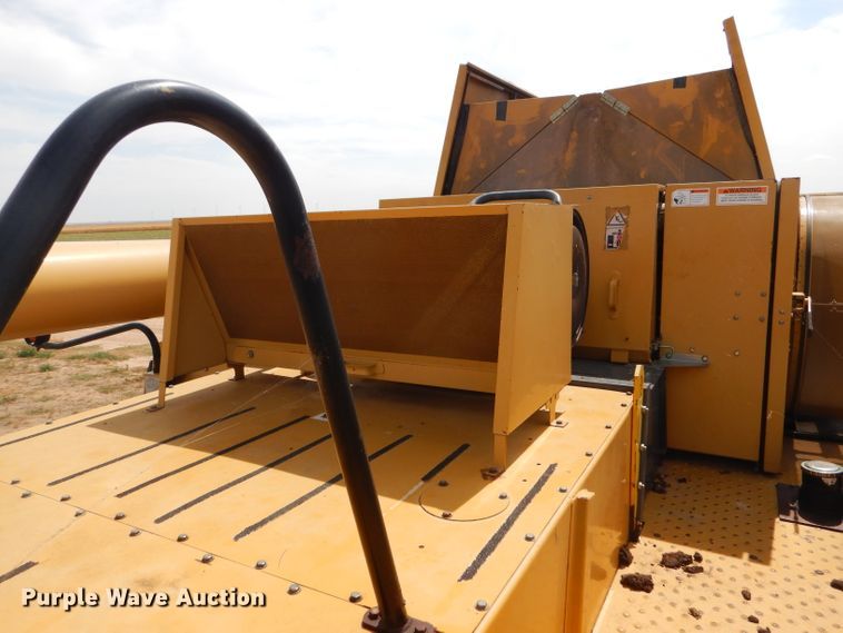 image for item FG9788 2001 Caterpillar Lexion 470 combine