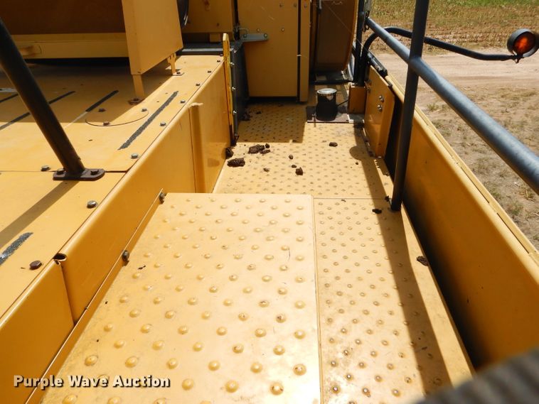image for item FG9788 2001 Caterpillar Lexion 470 combine