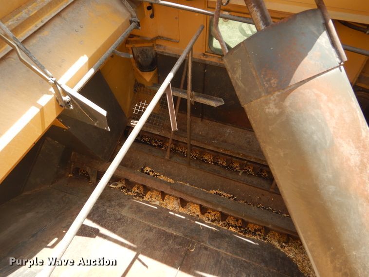 image for item FG9788 2001 Caterpillar Lexion 470 combine