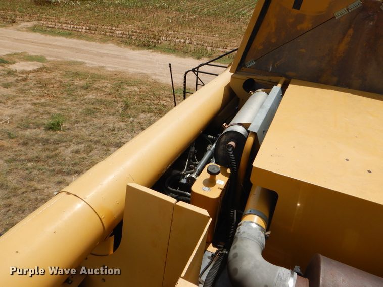 image for item FG9788 2001 Caterpillar Lexion 470 combine