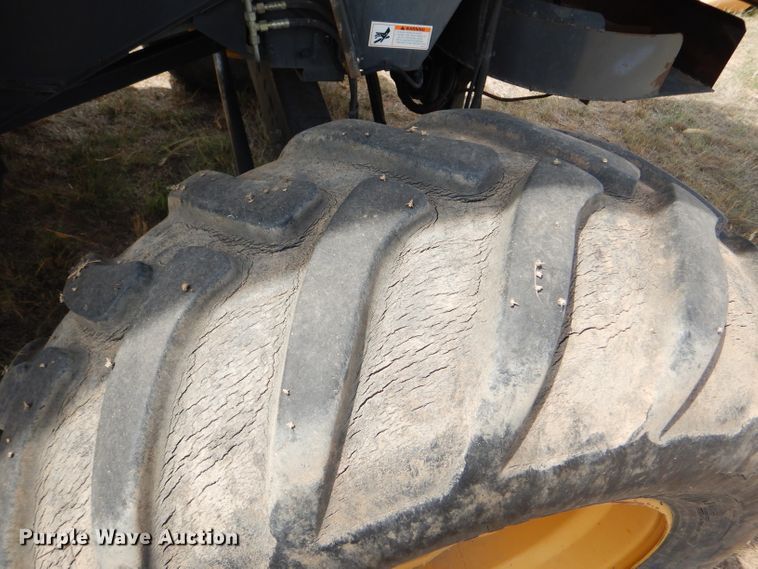 image for item FG9788 2001 Caterpillar Lexion 470 combine