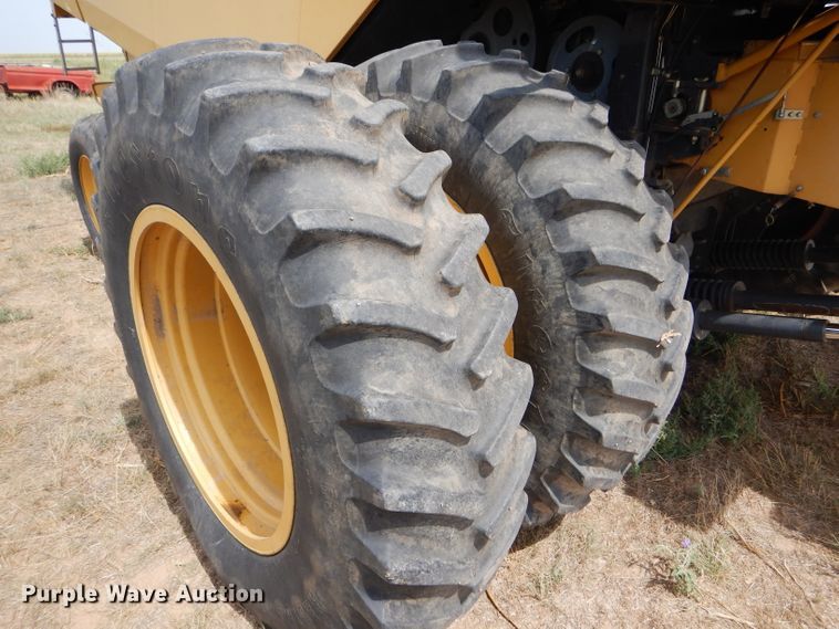 image for item FG9788 2001 Caterpillar Lexion 470 combine