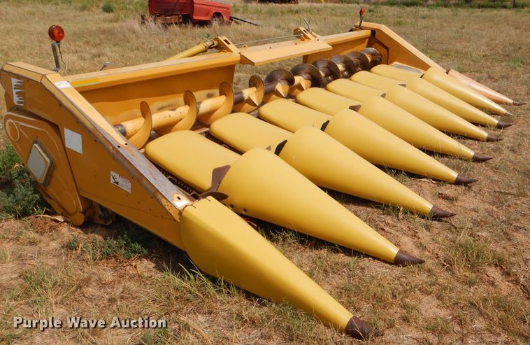 image for item FG9789 2001 Claas 830 corn head