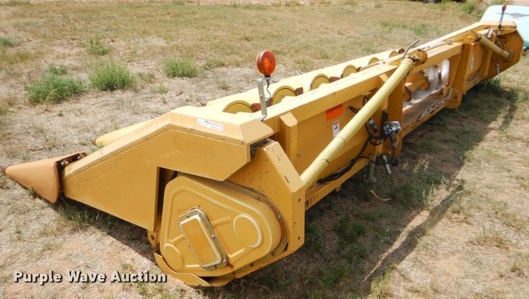 image for item FG9789 2001 Claas 830 corn head