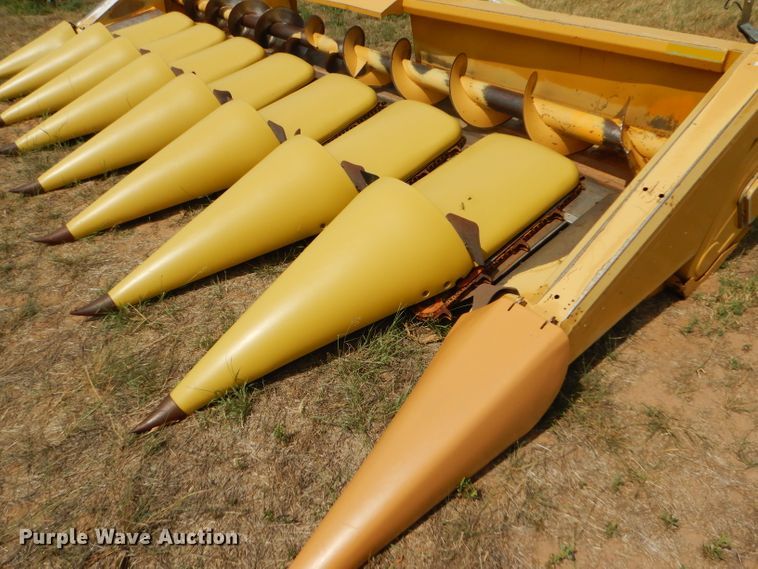 image for item FG9789 2001 Claas 830 corn head