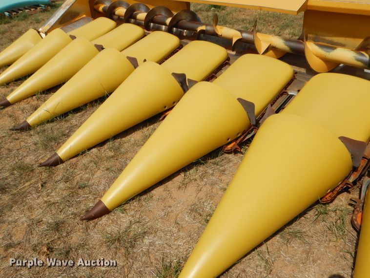 image for item FG9789 2001 Claas 830 corn head