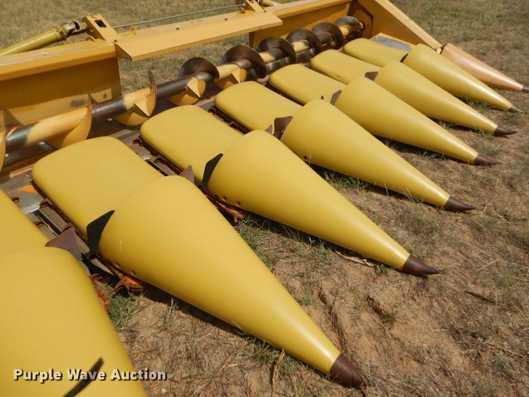 image for item FG9789 2001 Claas 830 corn head