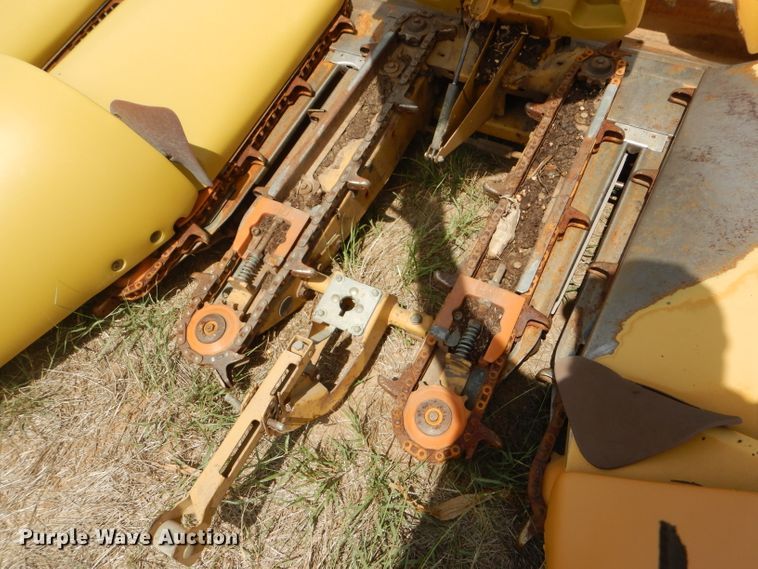 image for item FG9789 2001 Claas 830 corn head