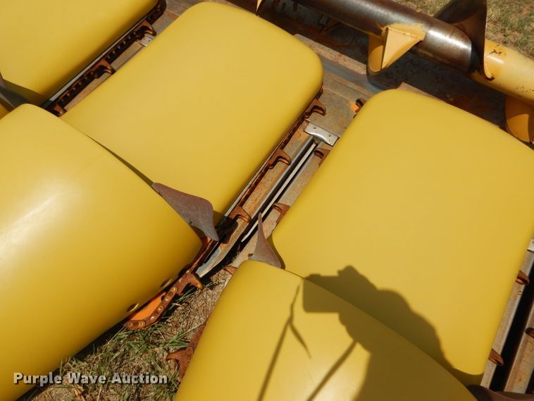 image for item FG9789 2001 Claas 830 corn head