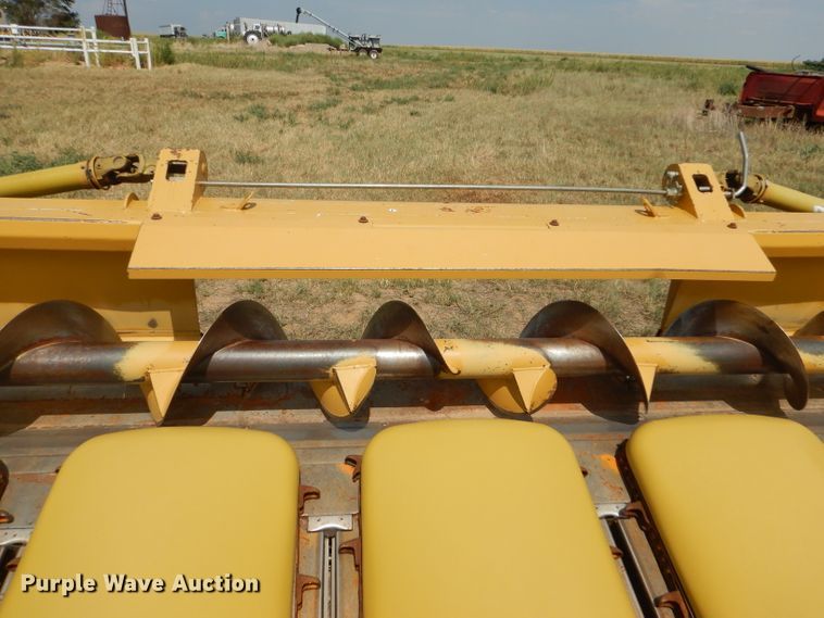 image for item FG9789 2001 Claas 830 corn head