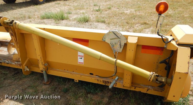 image for item FG9789 2001 Claas 830 corn head