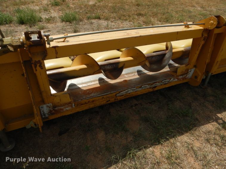 image for item FG9789 2001 Claas 830 corn head