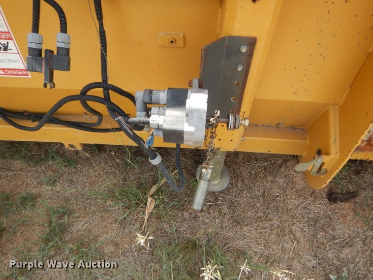 image for item FG9789 2001 Claas 830 corn head