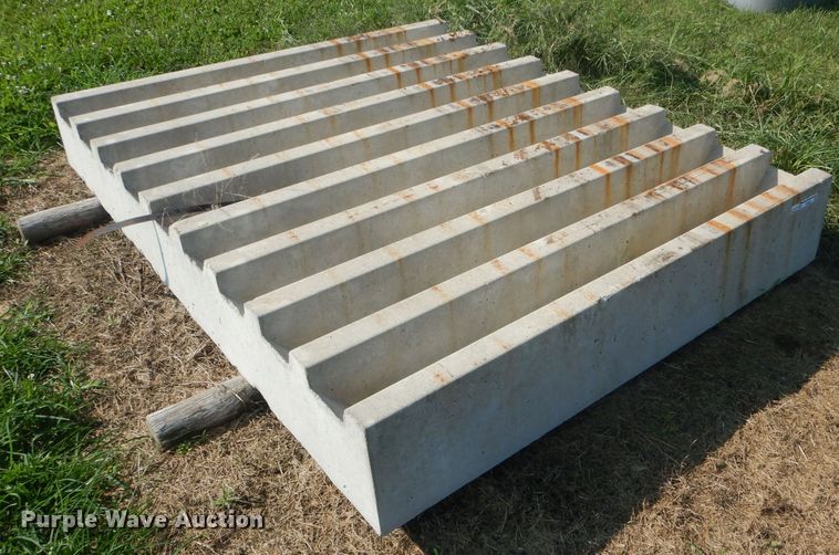 image for item FI9622 Concrete cattle guard