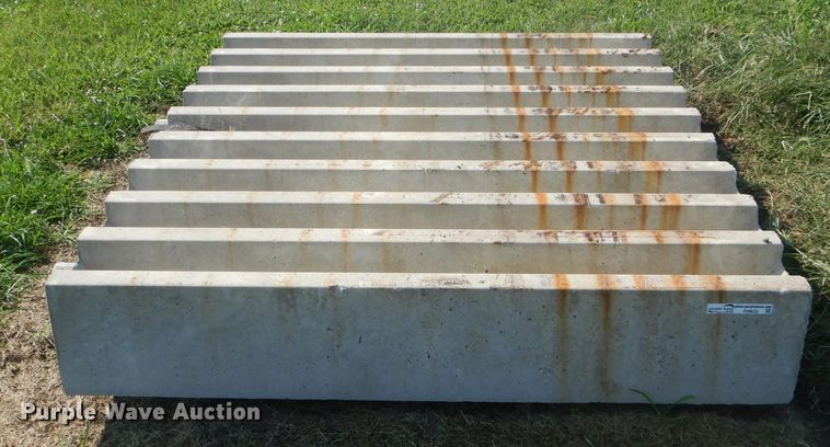 image for item FI9622 Concrete cattle guard