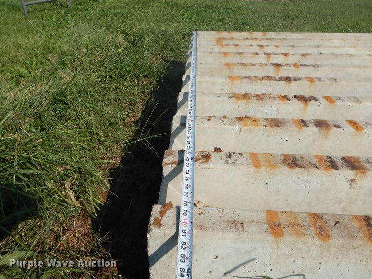 image for item FI9622 Concrete cattle guard
