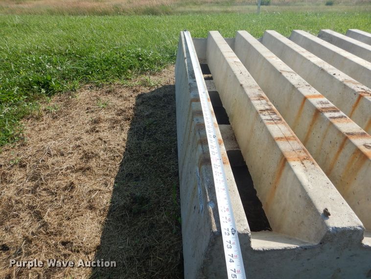 image for item FI9622 Concrete cattle guard