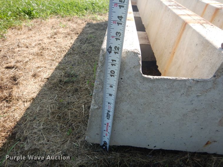 image for item FI9622 Concrete cattle guard