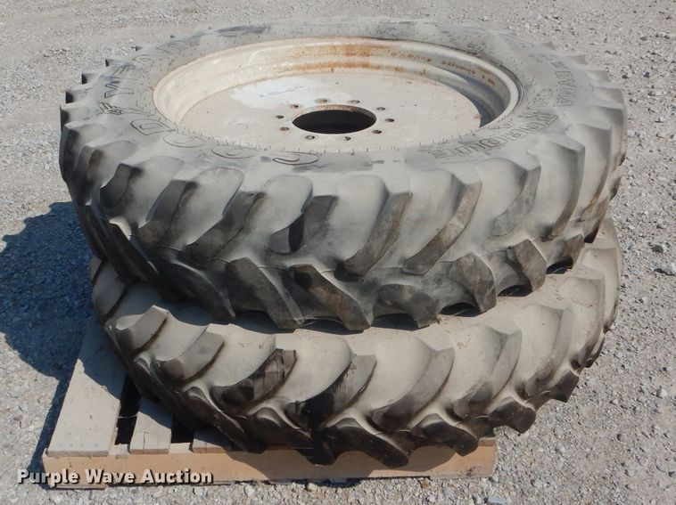 image for item FI9625 (4) row crop tires and wheels