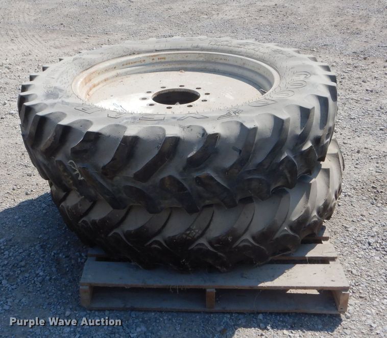 image for item FI9625 (4) row crop tires and wheels