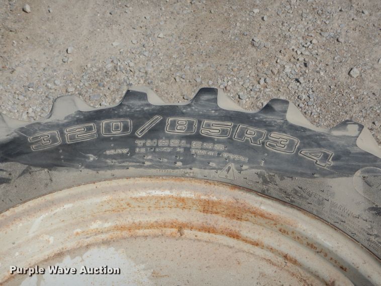 image for item FI9625 (4) row crop tires and wheels