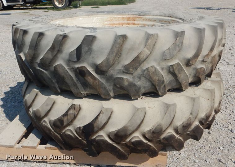 image for item FI9625 (4) row crop tires and wheels