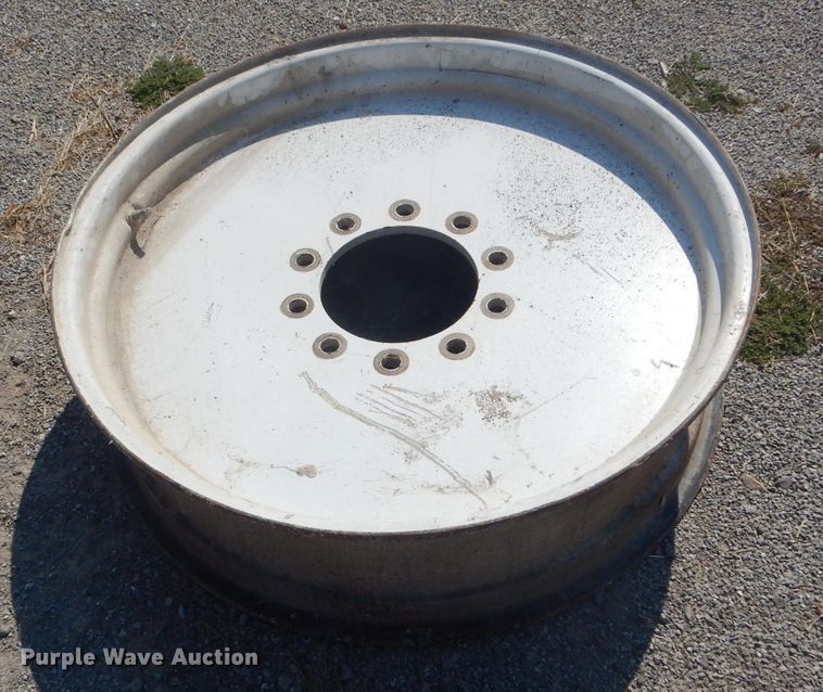 image for item FI9625 (4) row crop tires and wheels