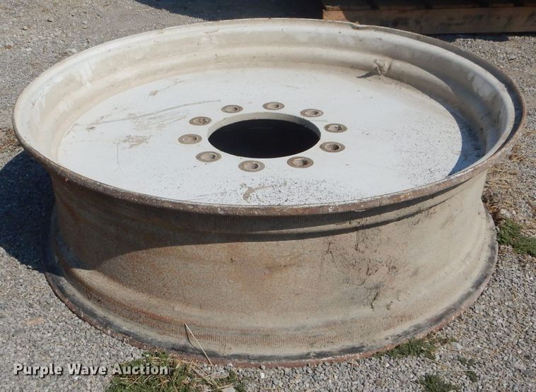 image for item FI9625 (4) row crop tires and wheels