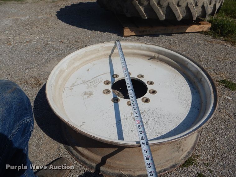 image for item FI9625 (4) row crop tires and wheels