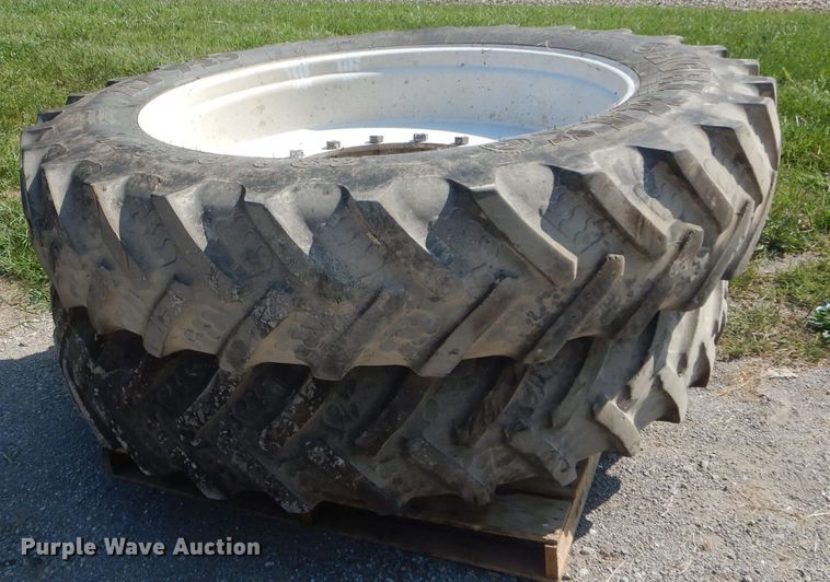 image for item FI9625 (4) row crop tires and wheels