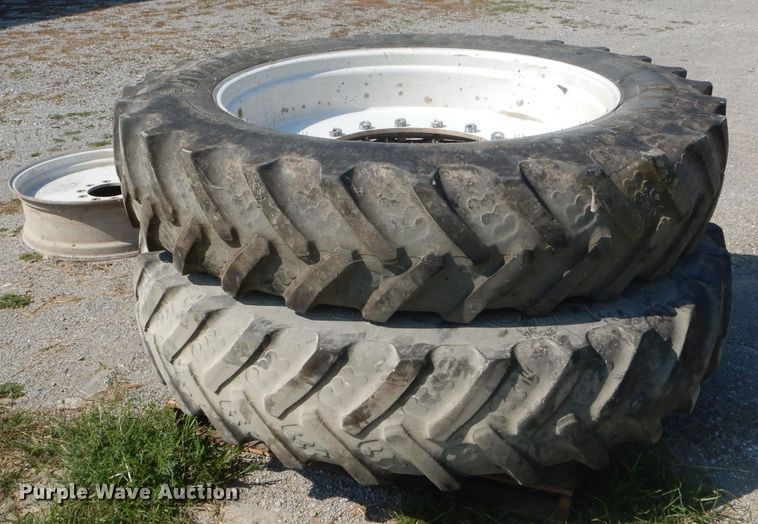 image for item FI9625 (4) row crop tires and wheels