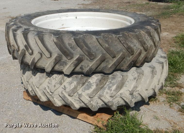 image for item FI9625 (4) row crop tires and wheels