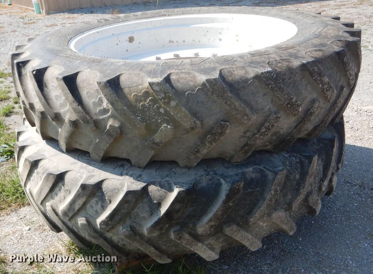 image for item FI9625 (4) row crop tires and wheels