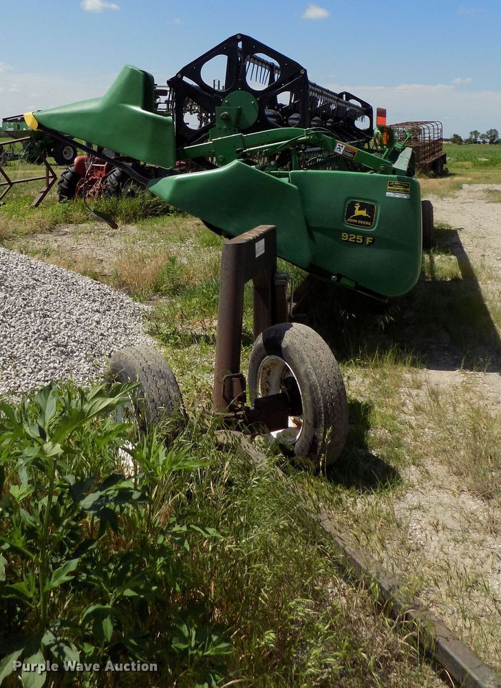 image for item FJ9292 2001 John Deere 925F flex head