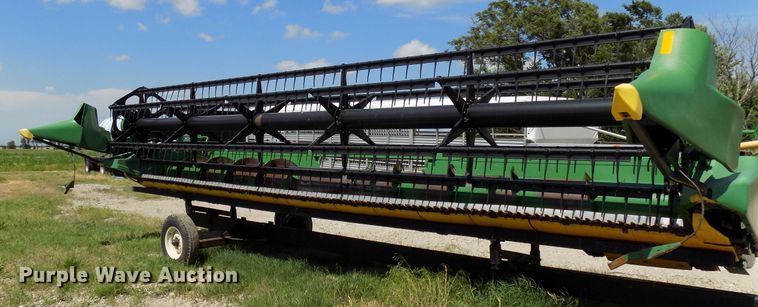 image for item FJ9292 2001 John Deere 925F flex head