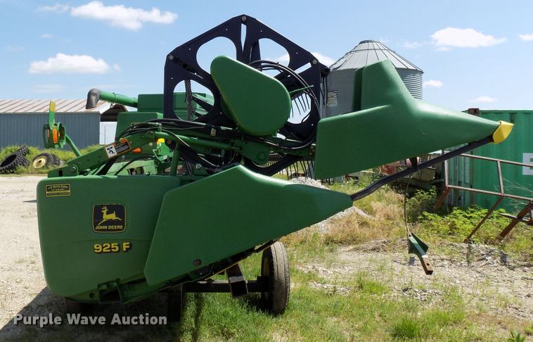 image for item FJ9292 2001 John Deere 925F flex head