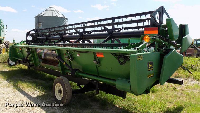 image for item FJ9292 2001 John Deere 925F flex head