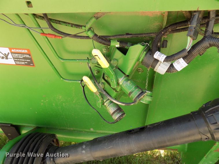 image for item FJ9292 2001 John Deere 925F flex head