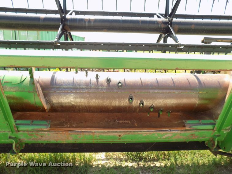 image for item FJ9292 2001 John Deere 925F flex head