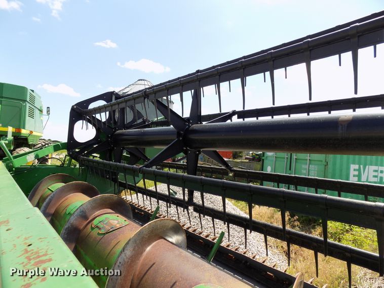 image for item FJ9292 2001 John Deere 925F flex head