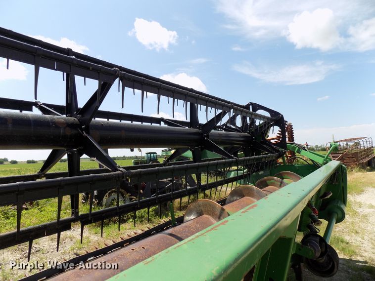 image for item FJ9292 2001 John Deere 925F flex head