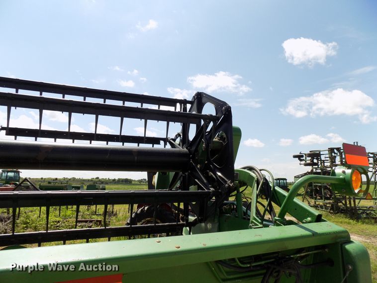 image for item FJ9292 2001 John Deere 925F flex head