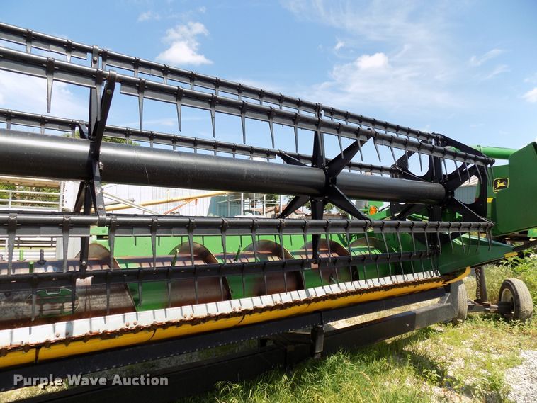 image for item FJ9292 2001 John Deere 925F flex head