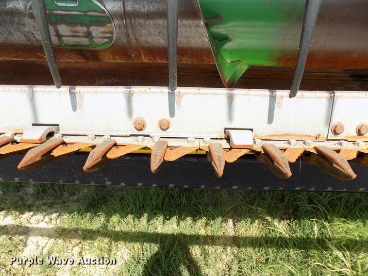 image for item FJ9292 2001 John Deere 925F flex head