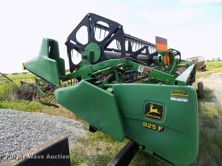 image for item FJ9292 2001 John Deere 925F flex head