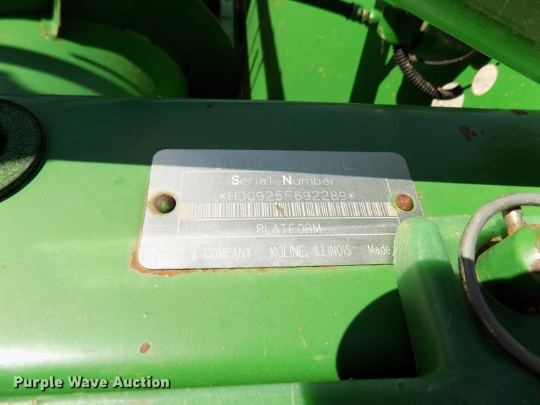 image for item FJ9292 2001 John Deere 925F flex head
