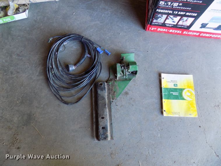 image for item FJ9292 2001 John Deere 925F flex head