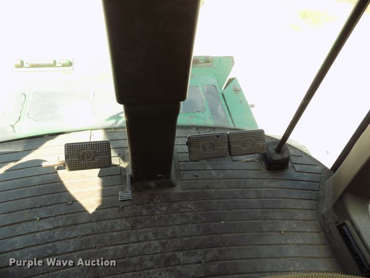 image for item FJ9293 1998 John Deere 9510 RWA combine